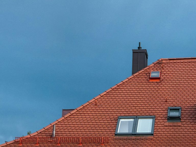 Roter Dachfirst 